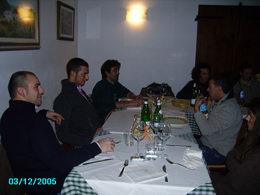 Fra,Albert,Robby,Jonny,Duccio,Motta
a tavola!!!
